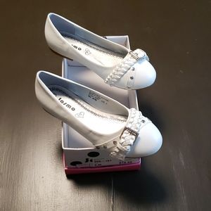 Girls shoes